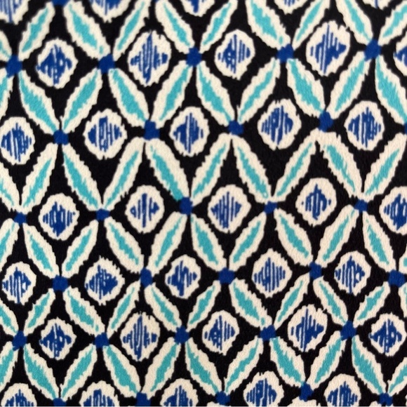 Chico’s Blue Geometric Print Button Front 3/4 Dolman Sleeve Blouse - Picture 6 of 9